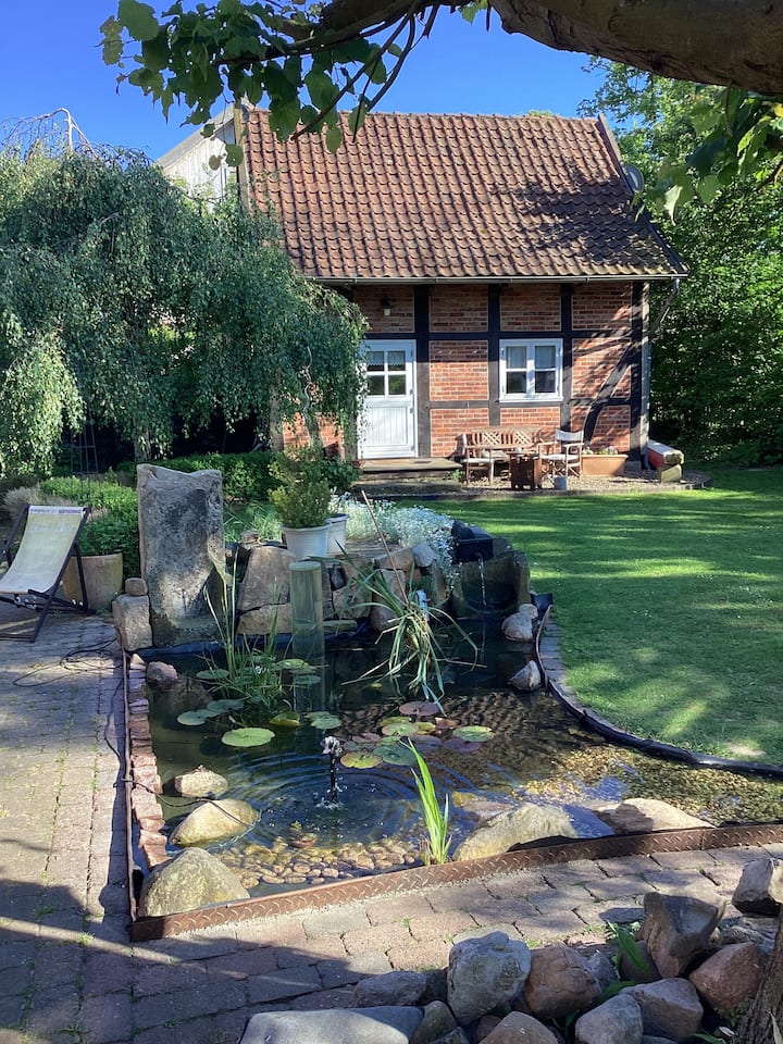 Garten mit Wasserspiel