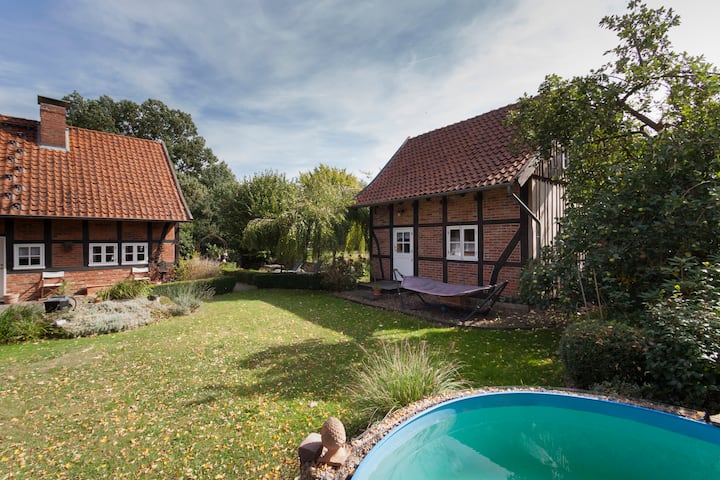 Pool und Garten Überblick